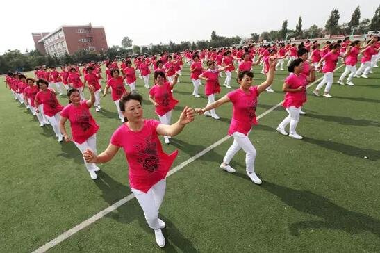最新廣場舞變隊(duì)形八人,最新廣場舞變隊(duì)形八人，舞動青春的旋律